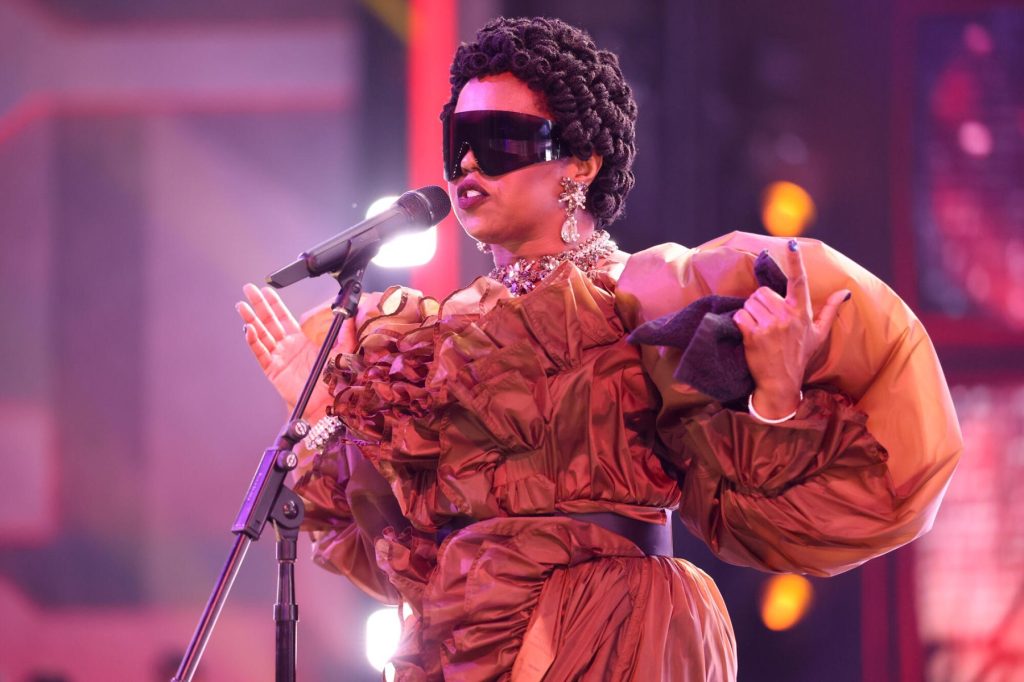 Выступление Fugees на фестивале Lauryn Hill прервали из-за комендантского часа