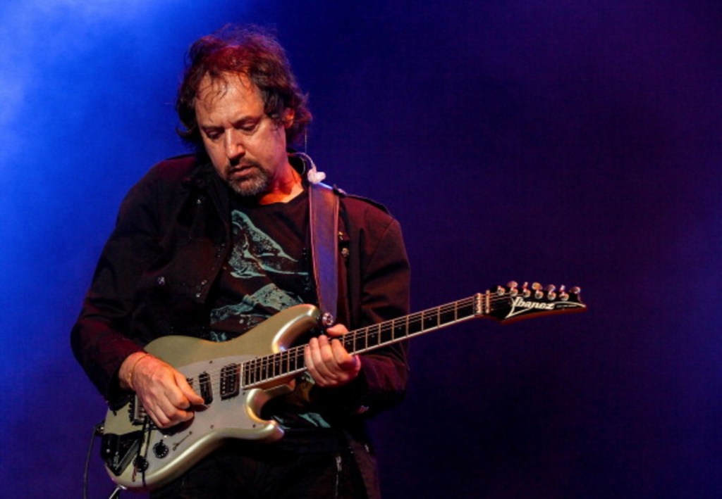 Алехандро Маркович, бывший гитарист Caifanes, выписан из больницы после инсульта и комы