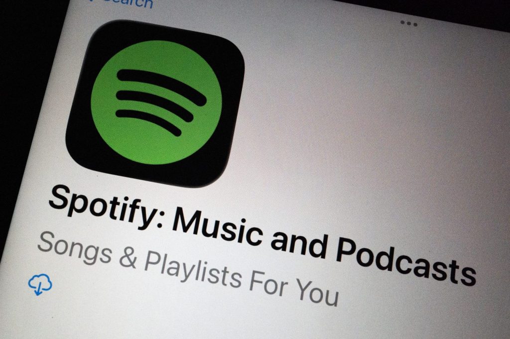 Spotify введёт метку AI Persona для ИИ-исполнителей и уберёт их из рекомендаций