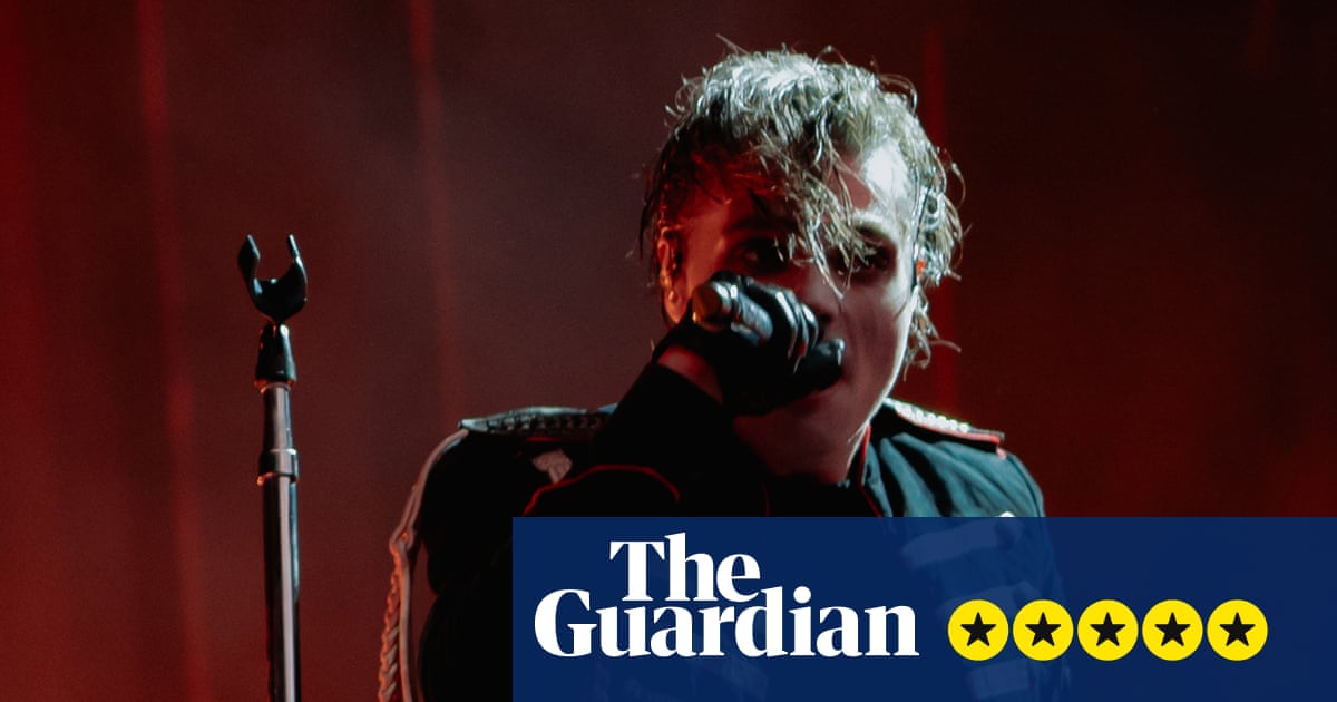 My Chemical Romance устроили ядерный цирк на стадионе: рецензия на юбилейный тур The Black Parade