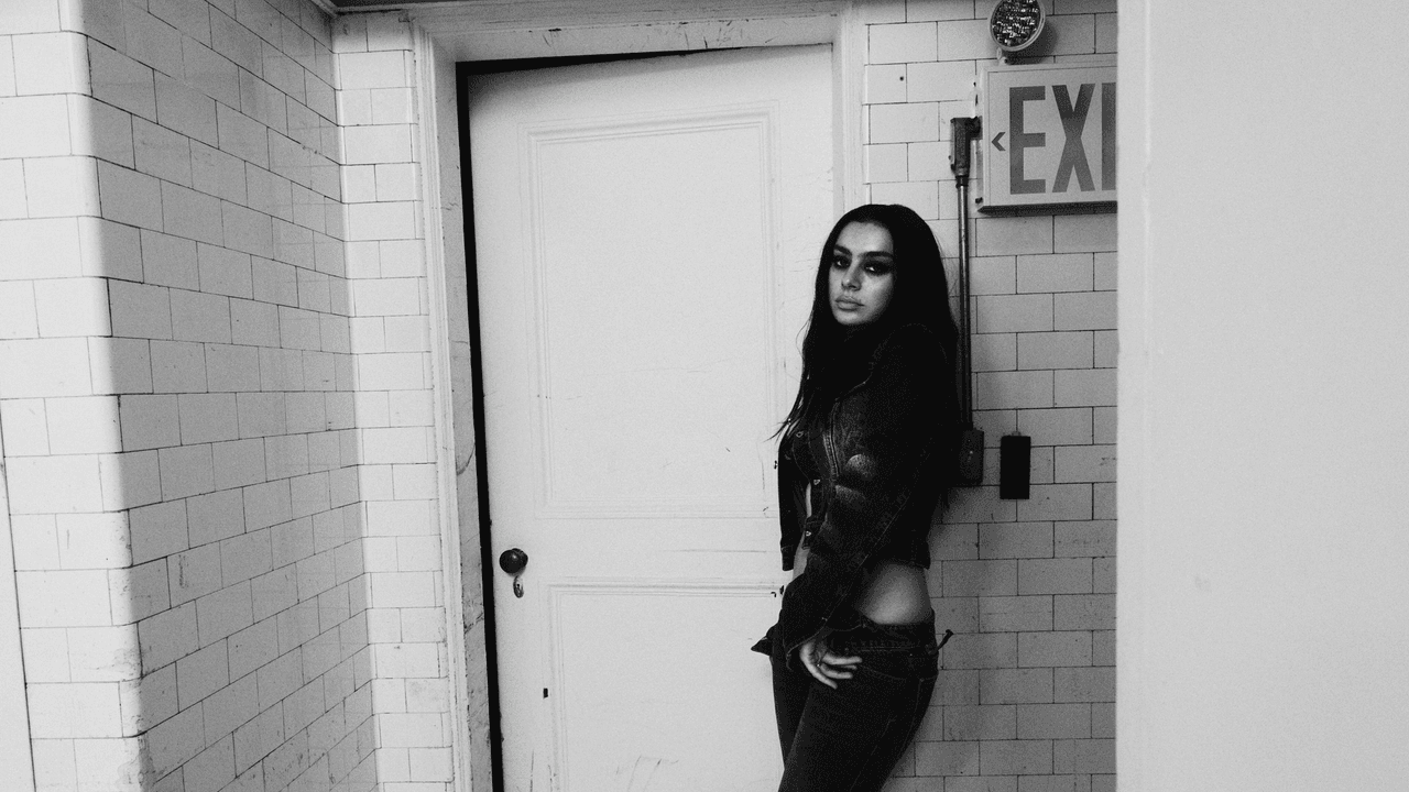 Charli XCX, The Strokes и Tyla выпустили новые альбомы недели