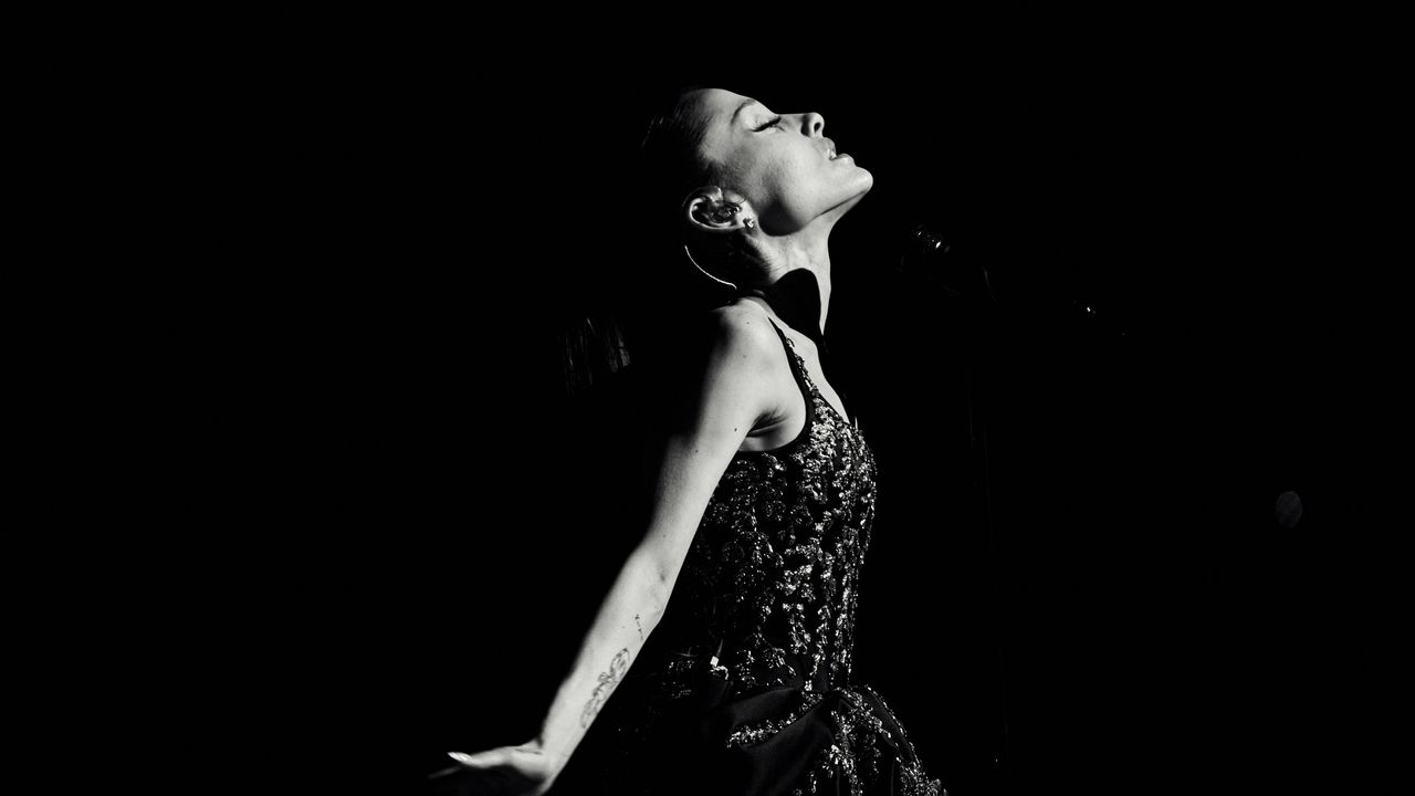 Ariana Grande, Arca и The Durutti Column выпустили новые альбомы
