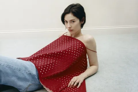 Gracie Abrams возглавила альбомный чарт Австралии с Daughter From Hell