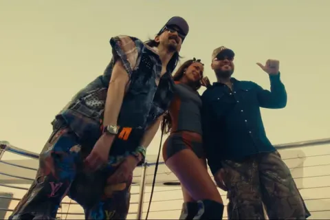 Farruko, Greeicy и Steve Aoki возглавили Latin Airplay с «YAPAQUE»