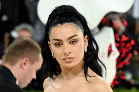 Charli xcx выпустила альбом «Music, Fashion, Film» после успеха «Brat»