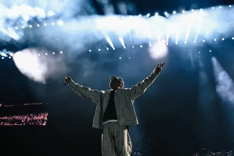 Jay-Z завершил второй вечер резиденции на Yankee Stadium с Eminem и Pharrell