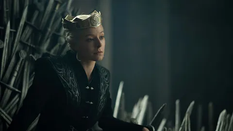 Рейнира заняла Железный трон в финале третьего сезона «Дома дракона»