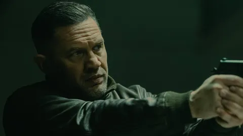 Премьера второго сезона «Гангстерленда»: новый злодей Beast в исполнении Джонни Флинна