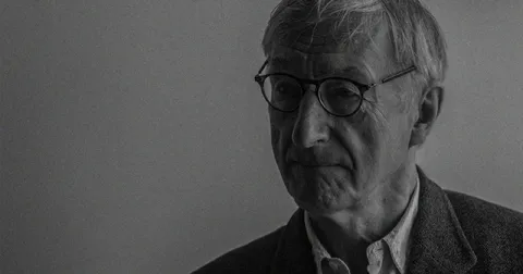 Джулиан Барнс выпустил книгу «Исход(ы)» к своему 80-летию