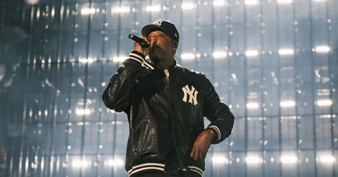 Jay-Z отыграл трибьют-шоу на Yankee Stadium: 45 000 зрителей, Бейонсе и никакой помпезности